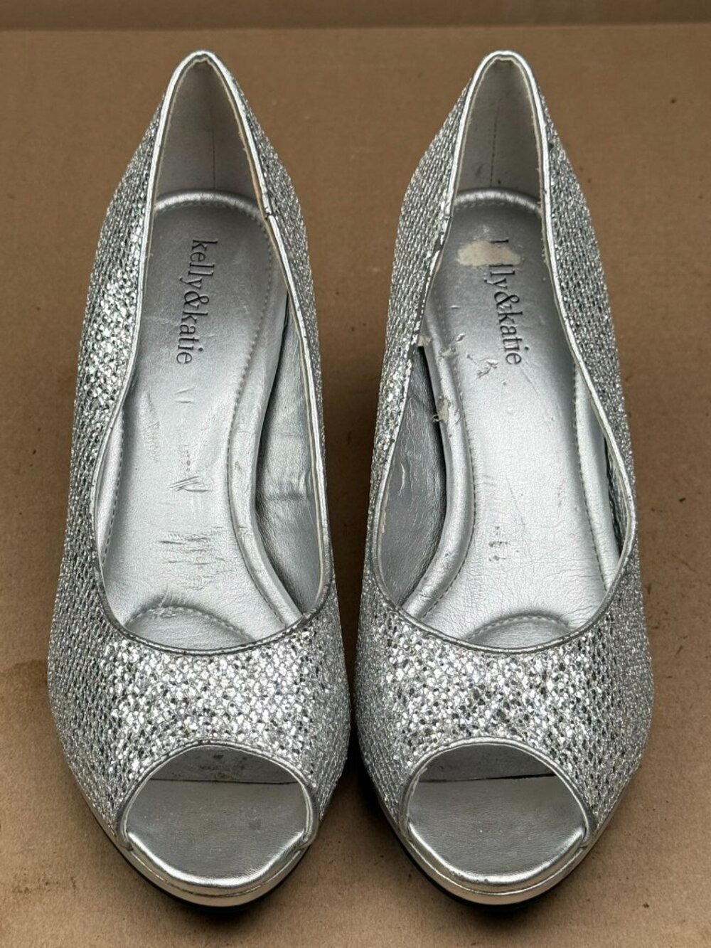Women's Kelly & Katie Silver Glitter Peep Toe Kitten Heels Size 9.5